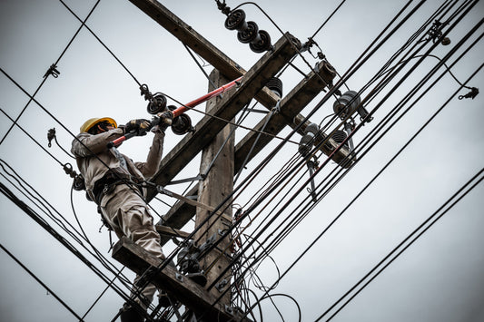 Overhead Lines with Live-Line, Bare-Hand Work